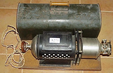 projector 1920 adaptat.JPG