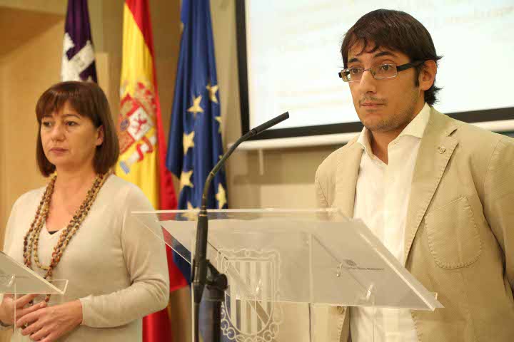 La presidenta de les Illes Balears i el conseller de Treball, Comerç i Indústria durant la presentació.