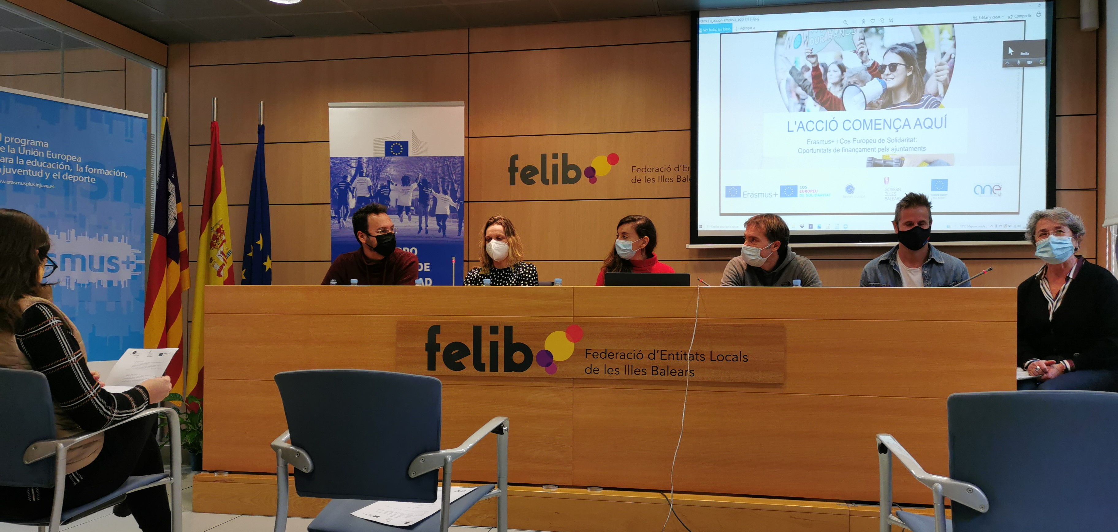 desc_Foto taula rodona.jpg