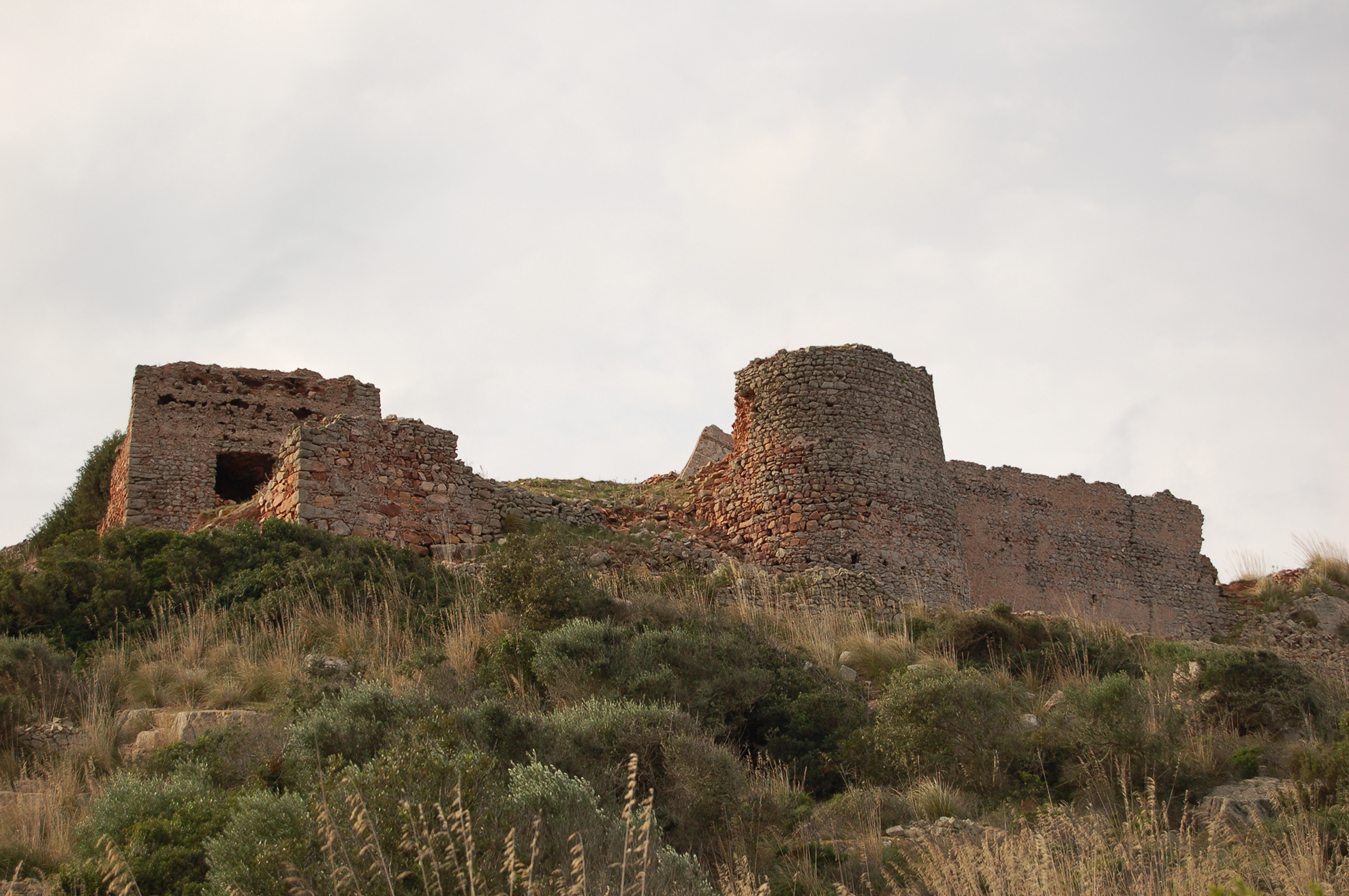 Consolidació de la murada oest del castell medieval islàmic de Santa Àgueda