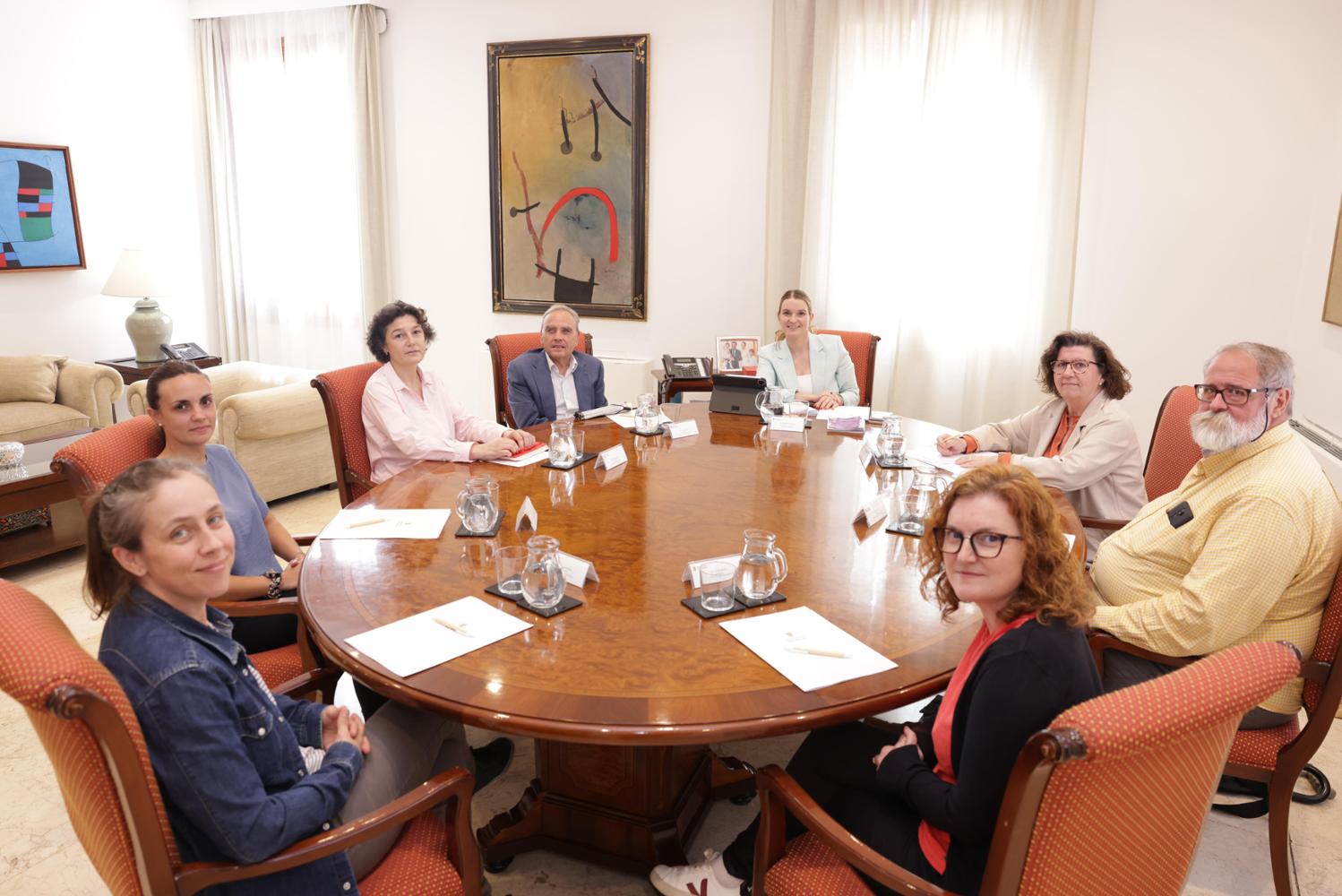 Imagen del artículo Imágenes del encuentro entre la presidenta Margalida Prohens y la Plataforma del Voluntariado