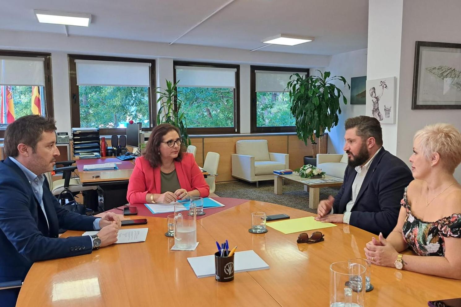 Imagen del artículo La consellera de Salud, Manuela García, se ha reunido con el alcalde de Marratxí, Jaume Llompart