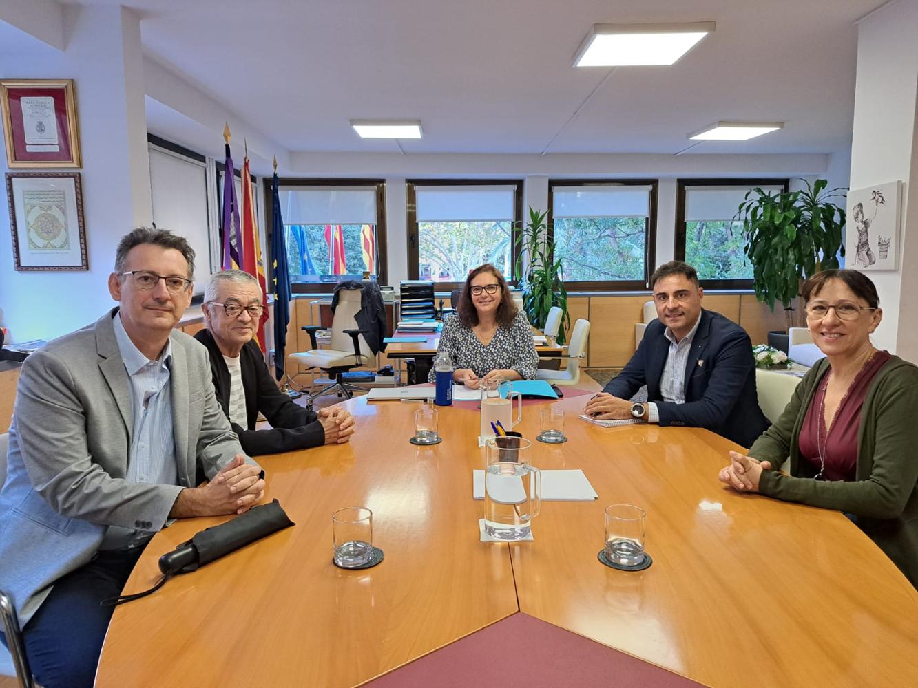 Imagen del artículo La consellera de Salud, Manuela García, ha recibido a los representantes de la Asociación de Personas con Diabetes de las Illes Balears (ADIBA)