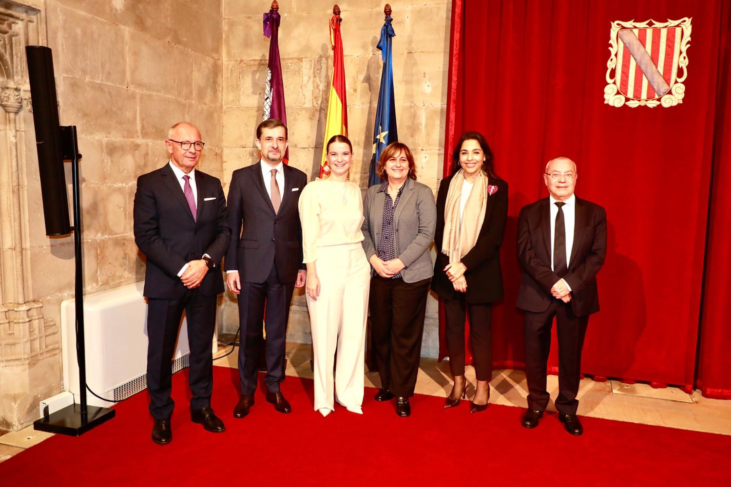 Imagen del artículo Imágenes de la audiencia de la presidenta del Govern a los embajadores de Francia, República Checa, Rumanía y Chipre en España