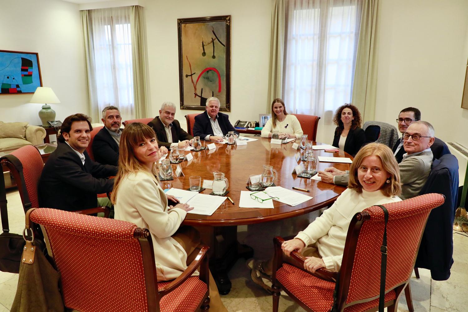 Imagen del artículo Imágenes de Margalida Prohens con los representantes de la Federación Balear Empresarial de Transporte