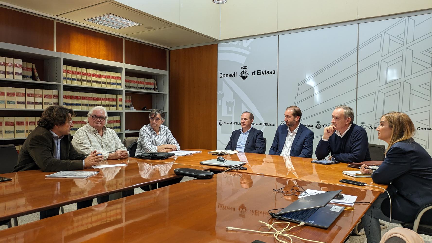 Imagen del artículo Lafuente insta a la acción colaborativa para salvaguardar las casetas varadero de Eivissa
