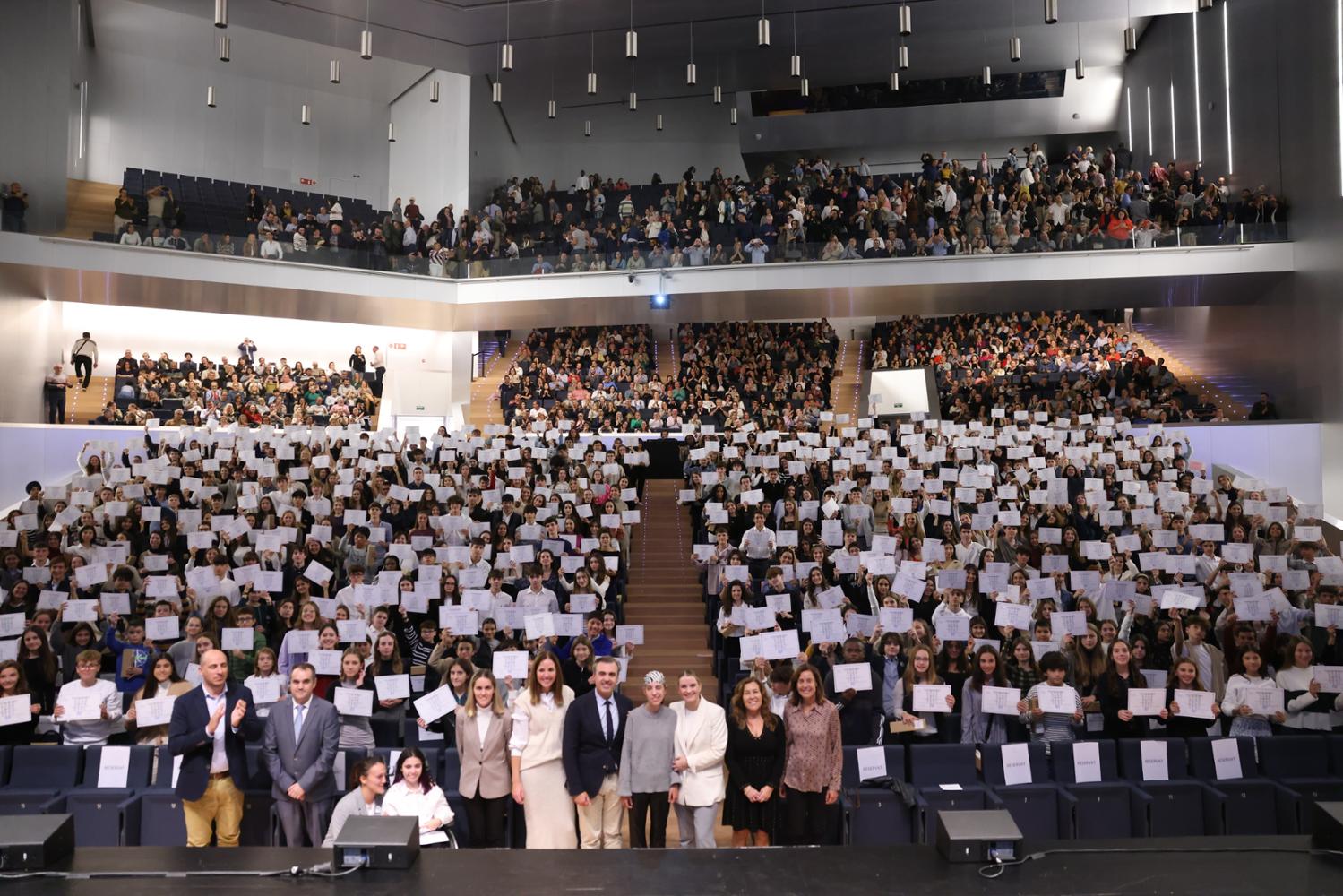 Imagen del artículo La presidenta Margalida Prohens y el conseller Antoni Vera entregan los premios al esfuerzo y a la excelencia a 542 alumnos de Mallorca