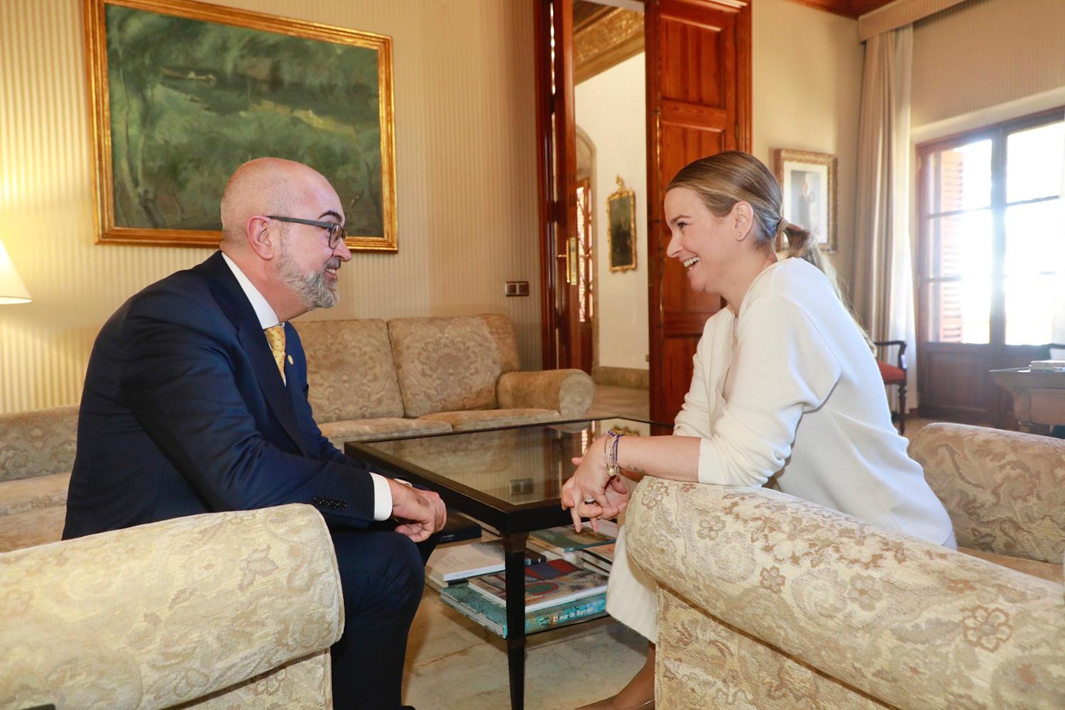 Imagen del artículo Imágenes de la presidenta Prohens con el alcalde de Sant Josep de sa Talaia, Vicent Roig