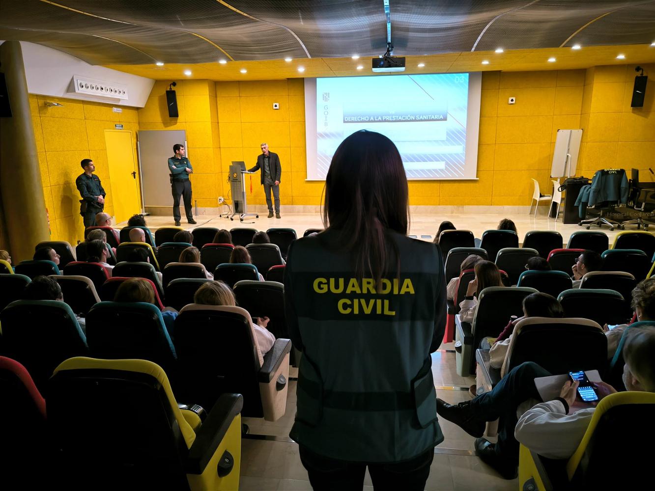 Imagen del artículo La Guardia Civil imparte un curso al personal del Hospital de Inca para hacer frente a las agresiones 