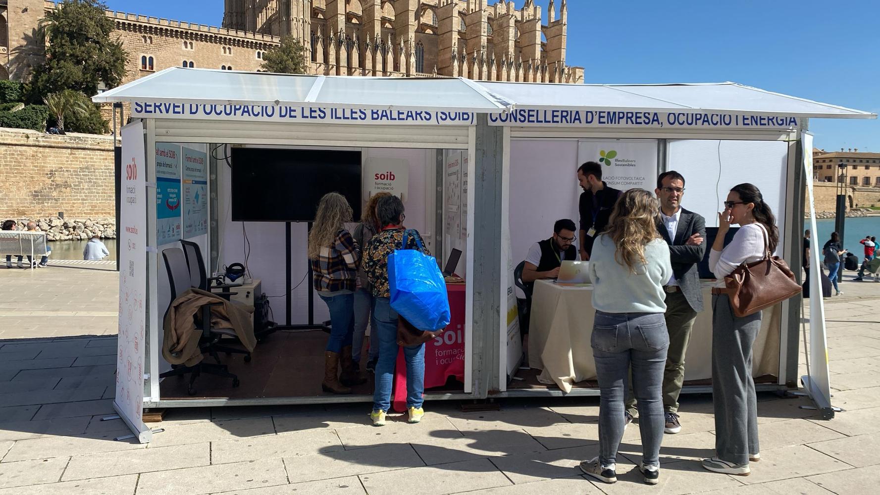 Imagen del artículo Empresa, Empleo y Energía participa en la muestra institucional del Día de les Illes Balears atendiendo a la ciudadanía a través del SOIB y de la Oficina para la Transición Energética