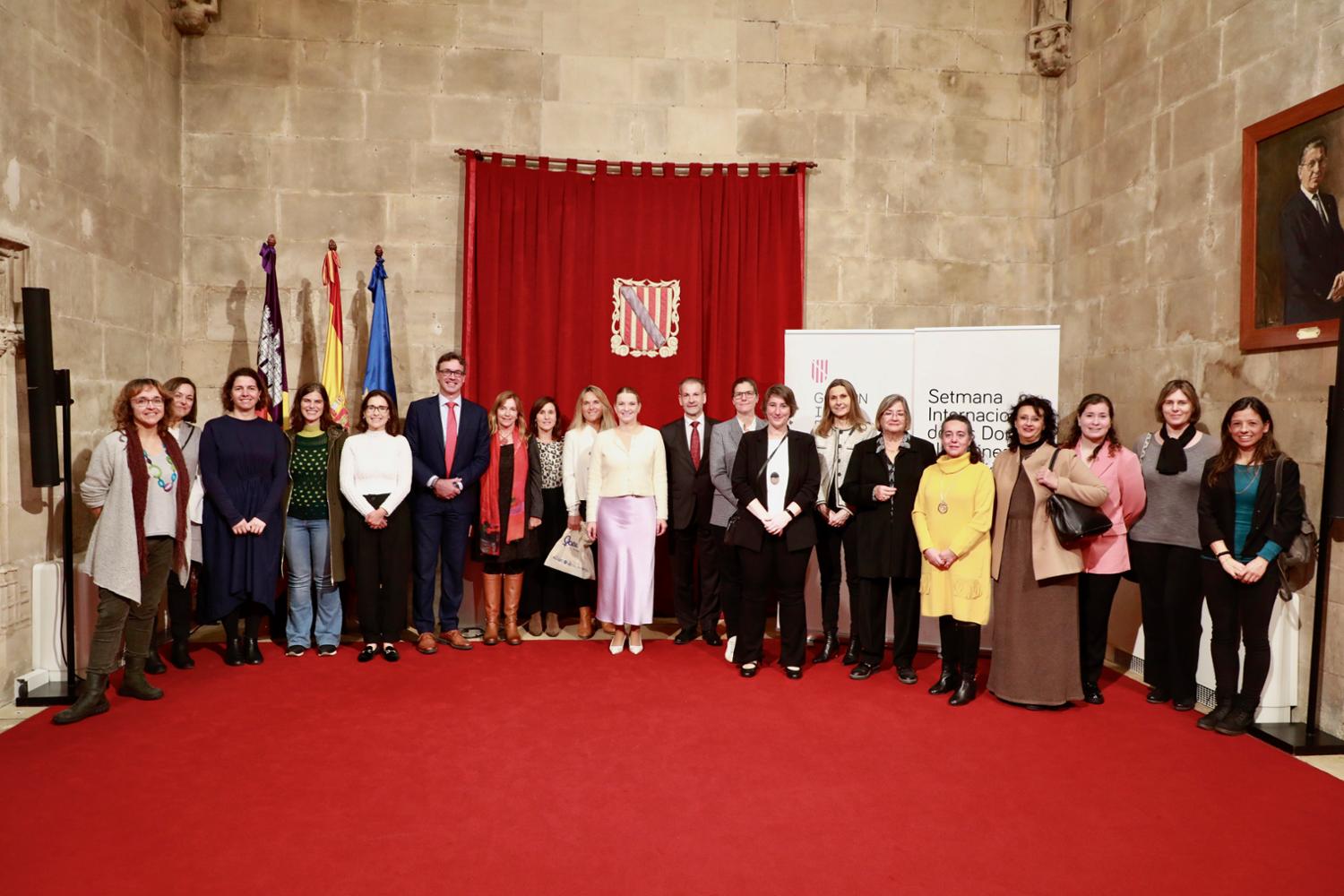 Imagen del artículo Imágenes de la presidenta del Govern con un grupo de mujeres científicas con motivo de la Semana Internacional de las Mujeres y las Niñas en la Ciencia