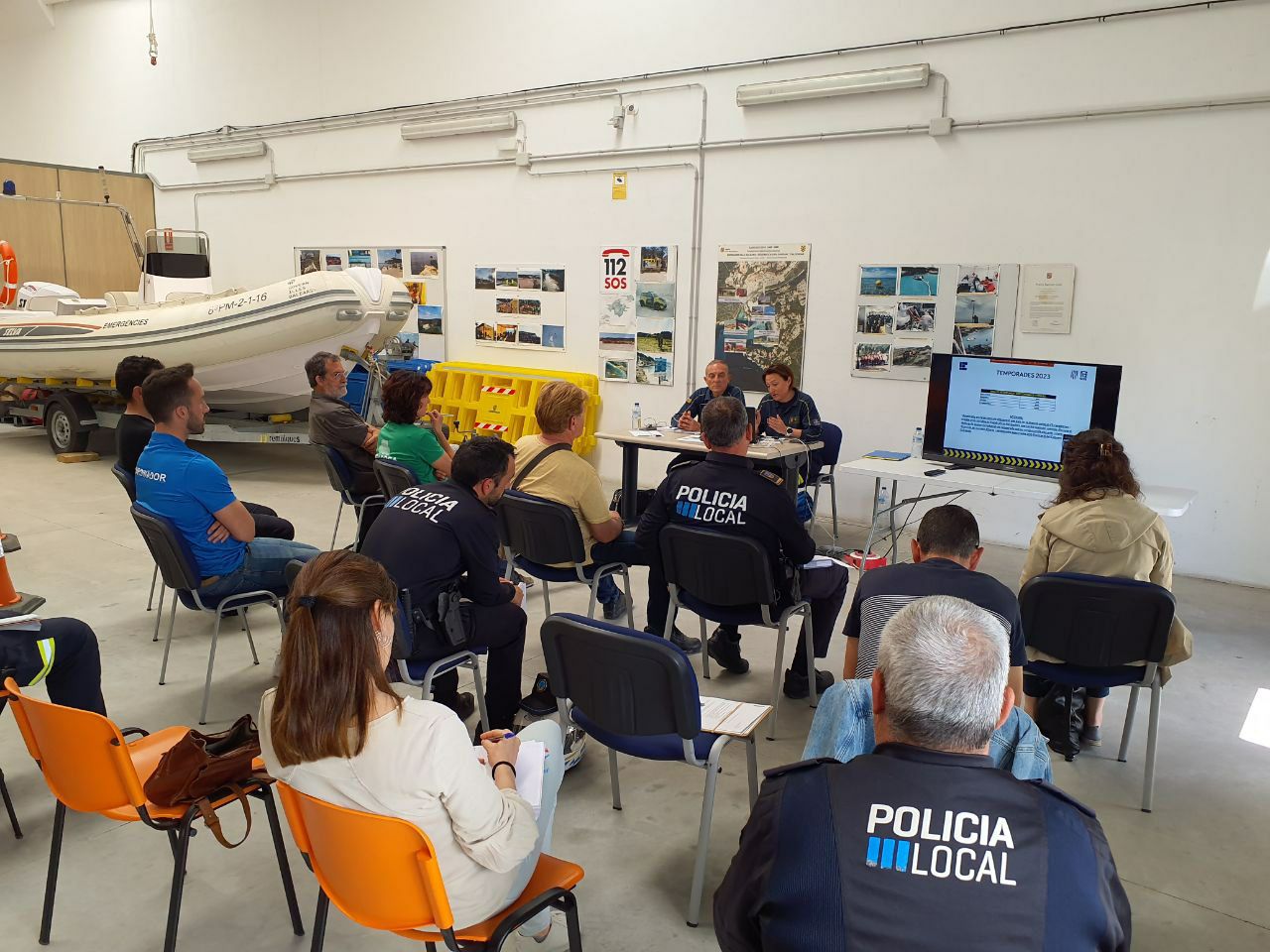 La Dirección General de Emergencias e Interior se reúne en Menorca con los responsables de la seguridad en las playas para preparar la temporada de verano