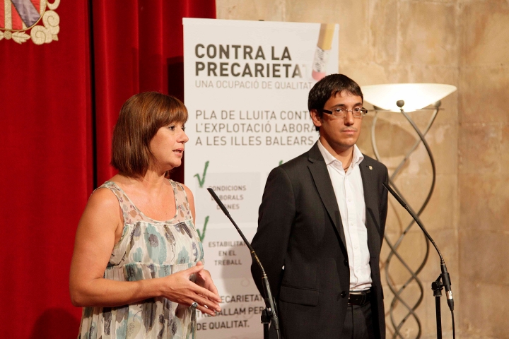 Francina Armengol i Iago Negueruela en un moment de la presentació del  Pla de Lluita contra l'Explotació Laboral a les Balears