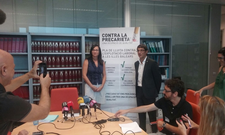 El conseller de Treball, Comerç i Indústria, Iago Negueruela, i Rosario Mora, directora territorial d'Inspecció de Treball i Seguretat Social