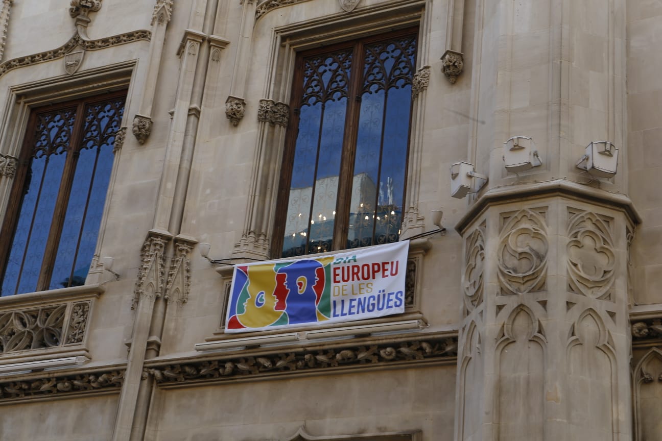 desc_CIM_PALAU_REIAL_BANDEROLA_1.jpg