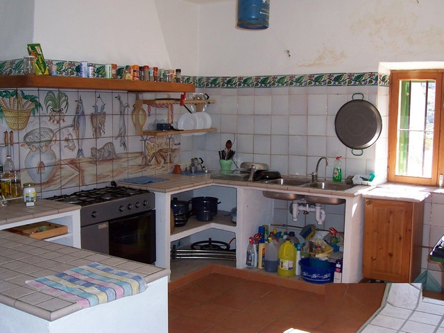 1. Cuina refugi Arenalet.JPG