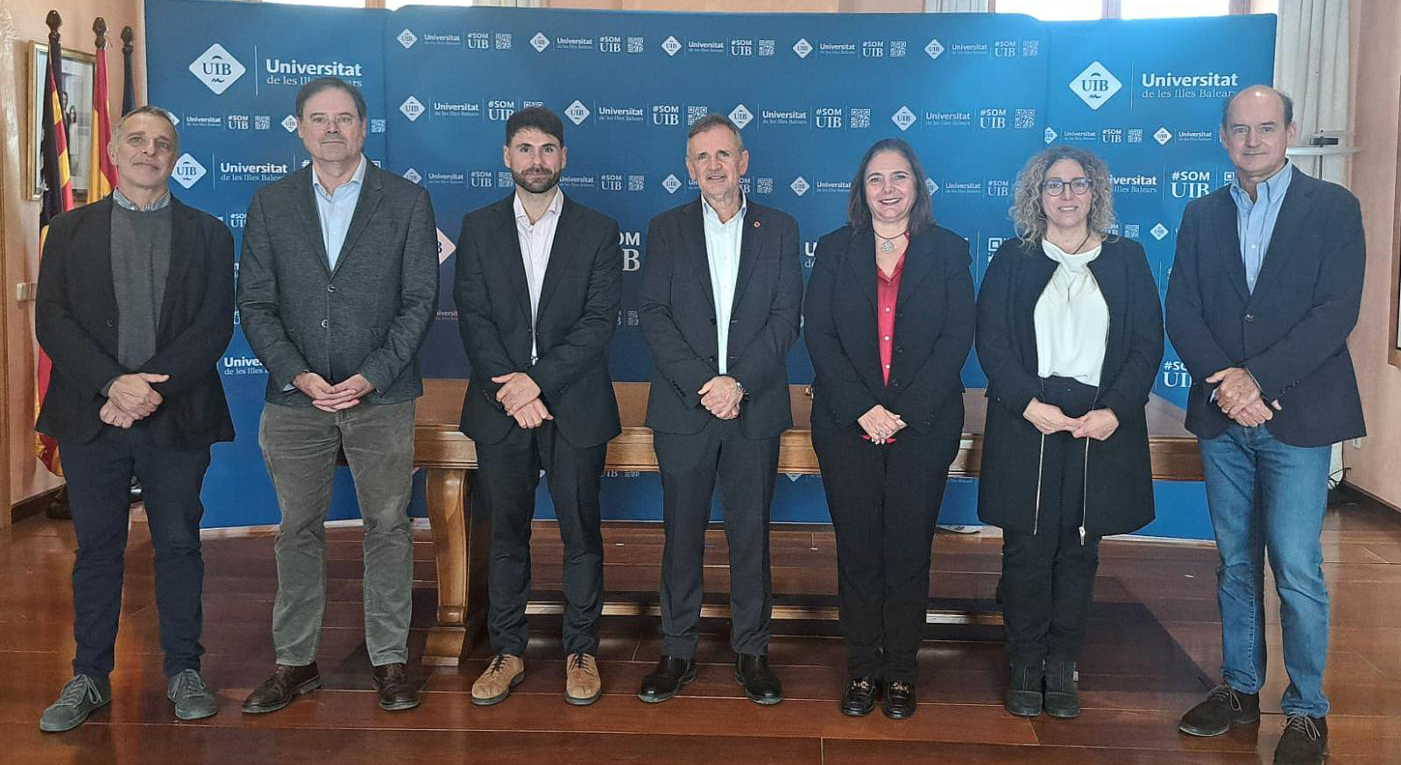 Imatge La Conselleria de Salut i la UIB creen una c&agrave;tedra per promoure i protegir la salut de la societat balear