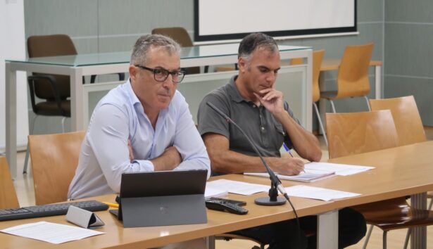 El director general d’Empresa, Autònoms i Comerç de la Conselleria d’Empresa, Ocupació i Energia, José Antonio Caldés durant la reunió del Pla Estratègic de Comerç amb sindicats i patronals del sector.
