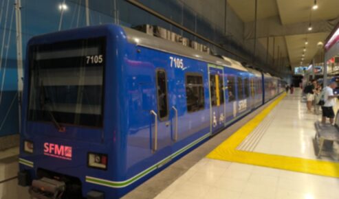 Imatge del metro a l'estació intermodal.