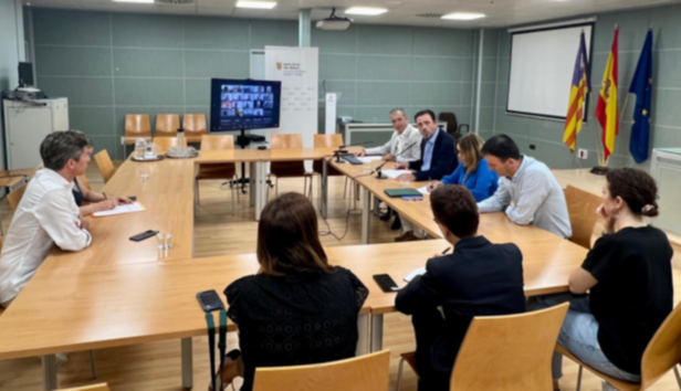 La Conselleria d’Empresa, Ocupació i energia, mitjançant la Direcció General d’Empresa, Autònoms i Comerç, posa en marxa un programa orientat a promoure la transmissió, desenvolupament i continuïtat de l’ocupació mitjançant processos de relleus empresarials planificats, ordenats i eficients