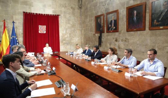 Imatge d'una de les reunions de la Mesa del Pacte per a la Sostenibilitat