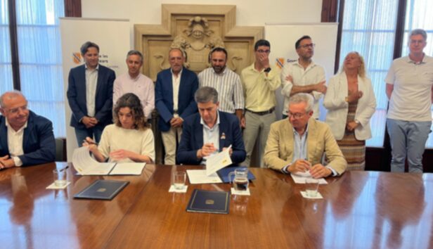 Signatura de les addendes modificatives de dos convenis pels quals es concedeixen subvencions directes a la comunitat autònoma