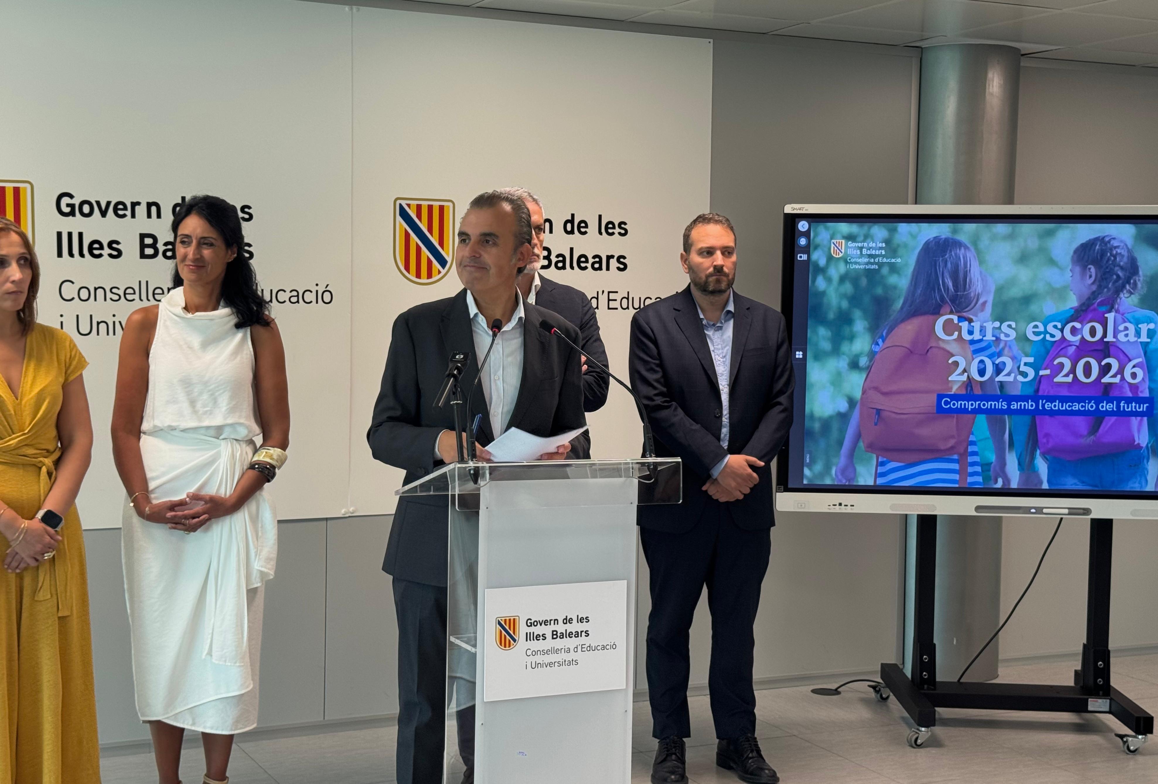El conseller Vera presenta les novetats del curs escolar