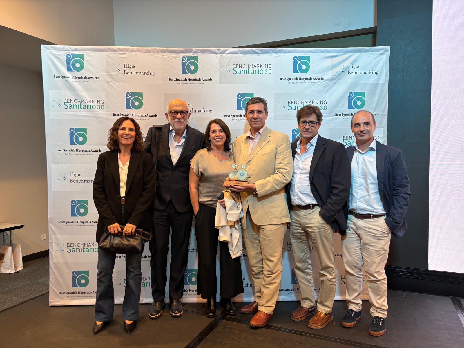 Representants de l'IbSalut i de l'Hospital de Manacor amb el premi