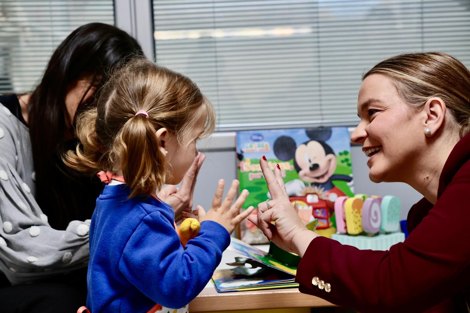 Prohens visitant la Fundació ASPAS 
