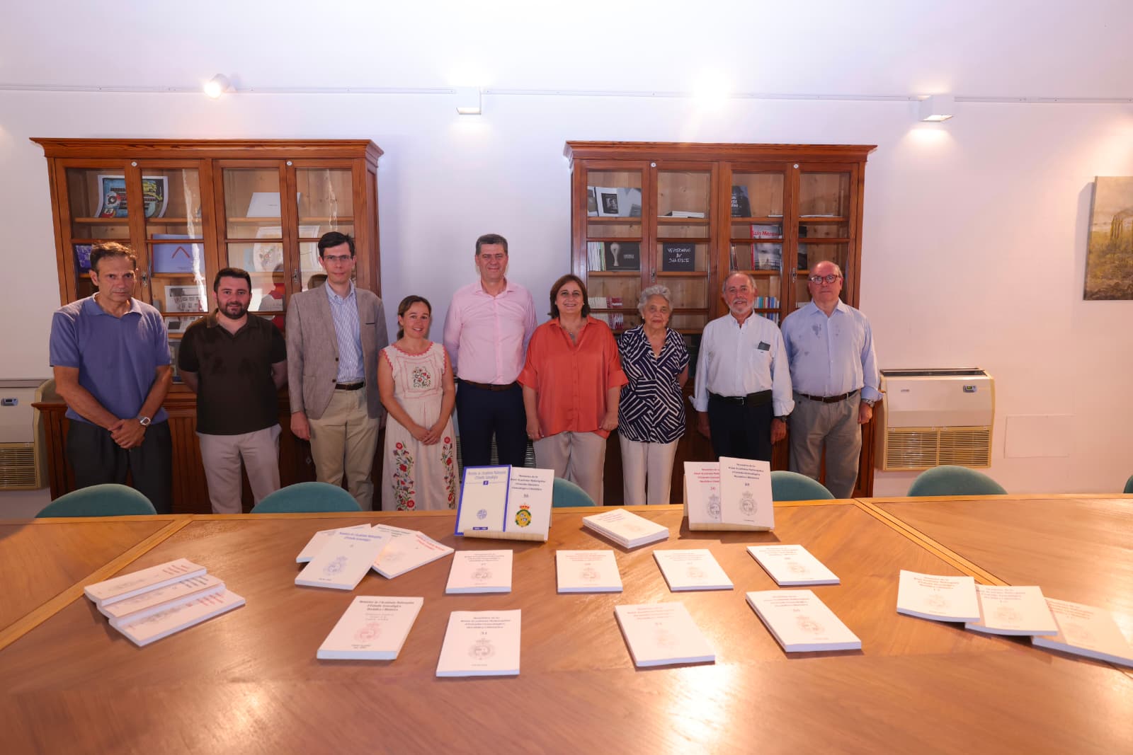 Lliurament oficial al Govern de les memòries anuals de la Reial Acadèmia Mallorquina d’Estudis Històrics, Genealògics i Heràldics