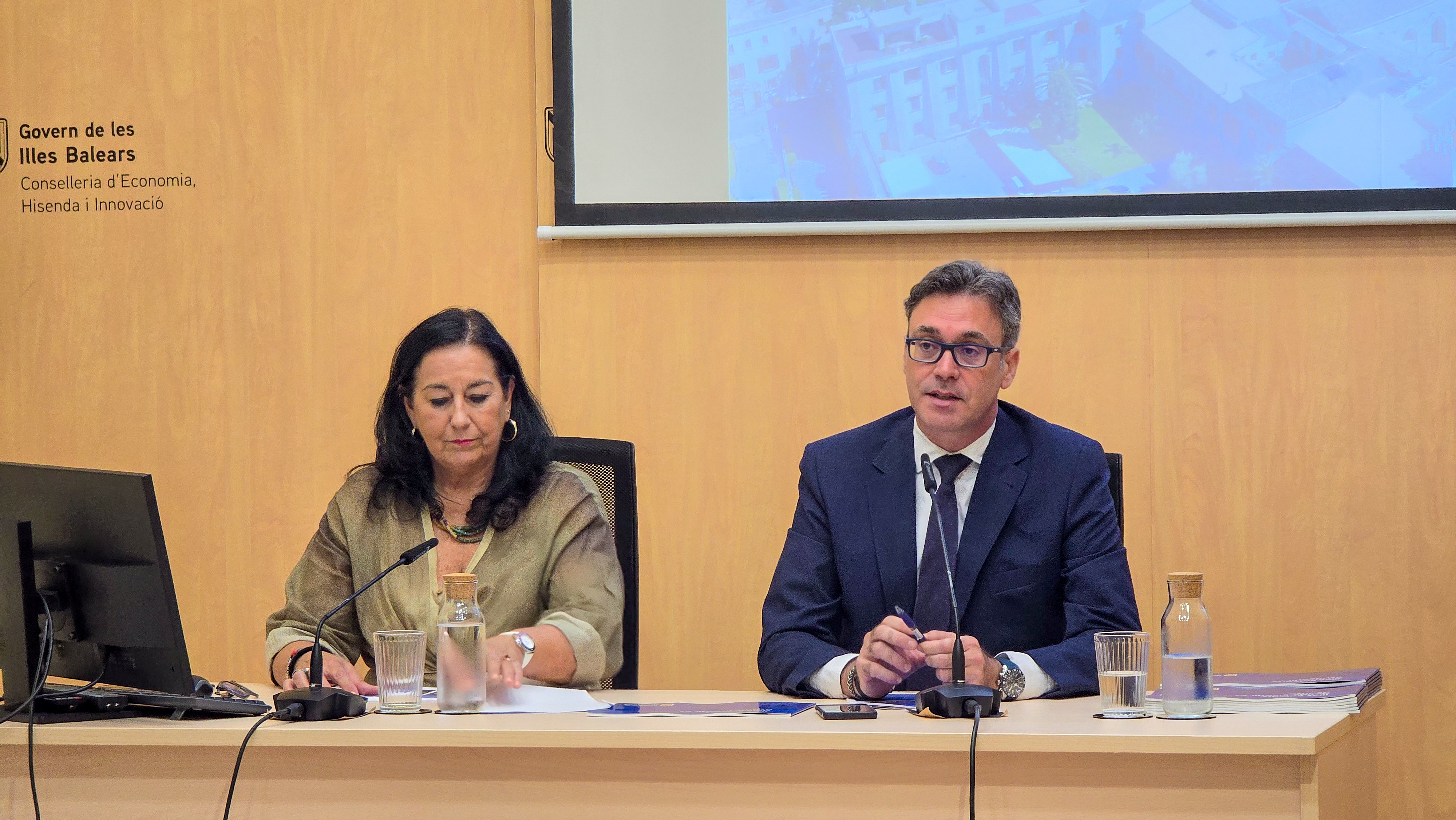 El vicepresident primer, Antoni Costa, ha presentat el document juntament amb la directora general de Projectes Estratègics, Fons Europeus i Simplificació Administrativa, Bàrbara Barceló
