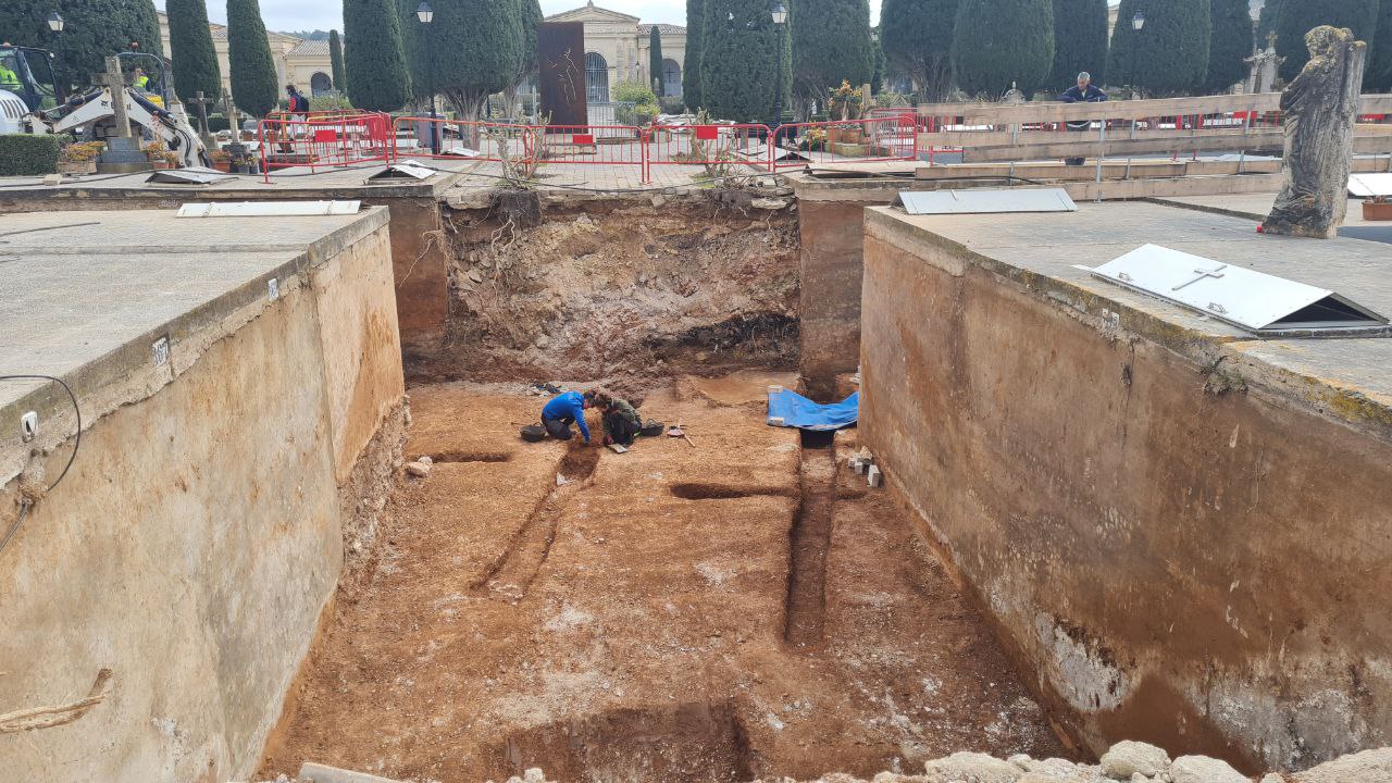Excavación en un cementerio
