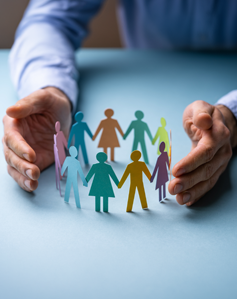 Figures de paper de persones de diferents colors