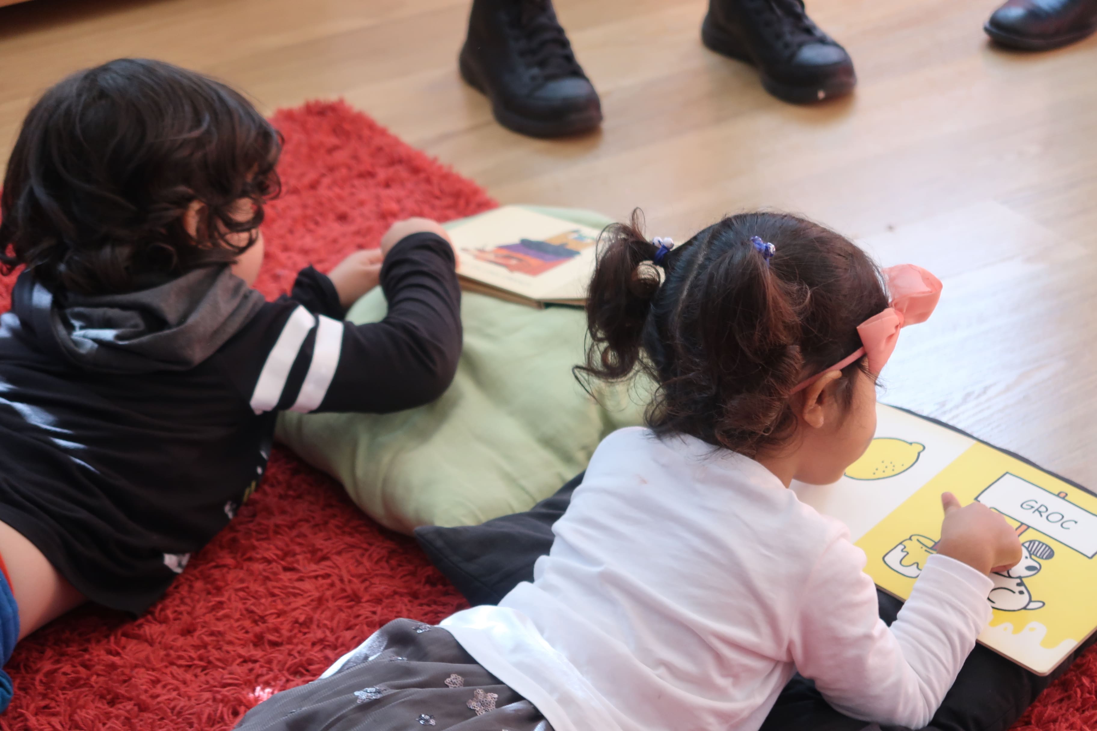 Infants amb llibres