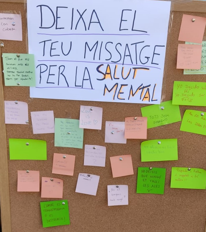 _2024_2_29_3015760.jpeg Suro amb missatges penjats relacionats amb la salut mental