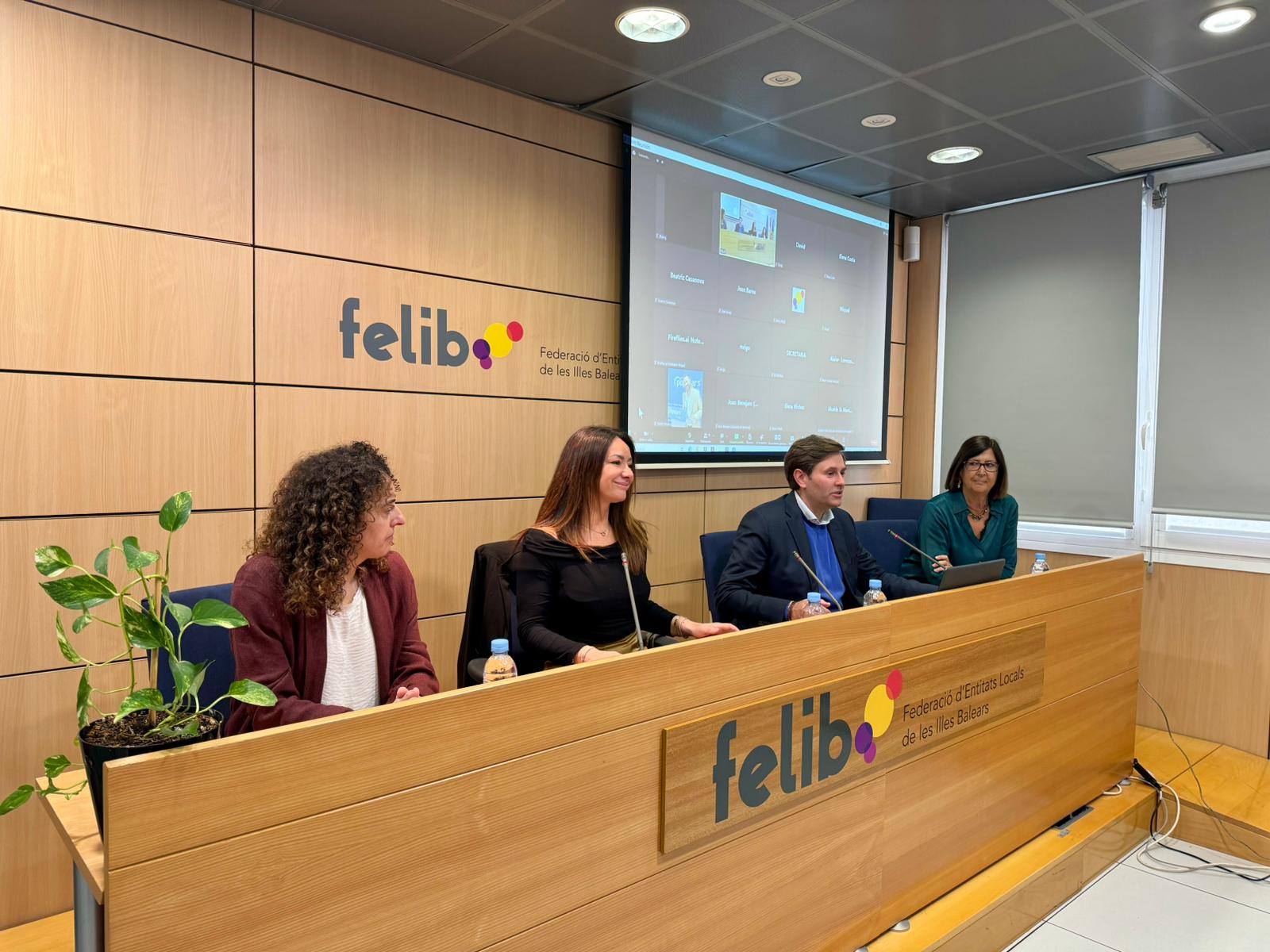 La consellera d'Habitatge, Territori i Mobilitat, Marta Vidal; la directora general de Mobilitat, Lorena del Valle i el president de la FELIB, Jaume Ferriol 