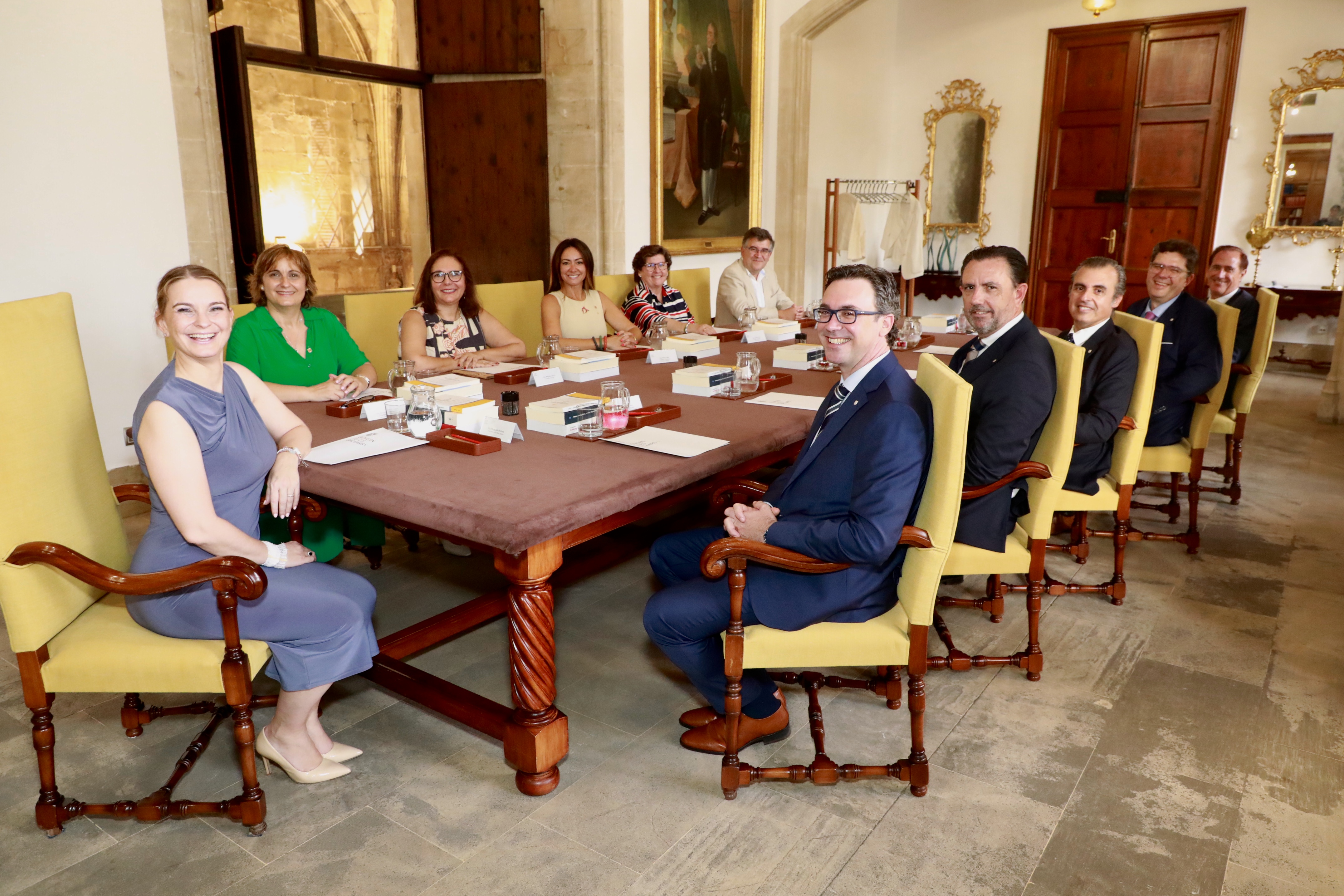 La presidenta Marga Prohens i els consellers i conselleres, reunits en Consell de Govern