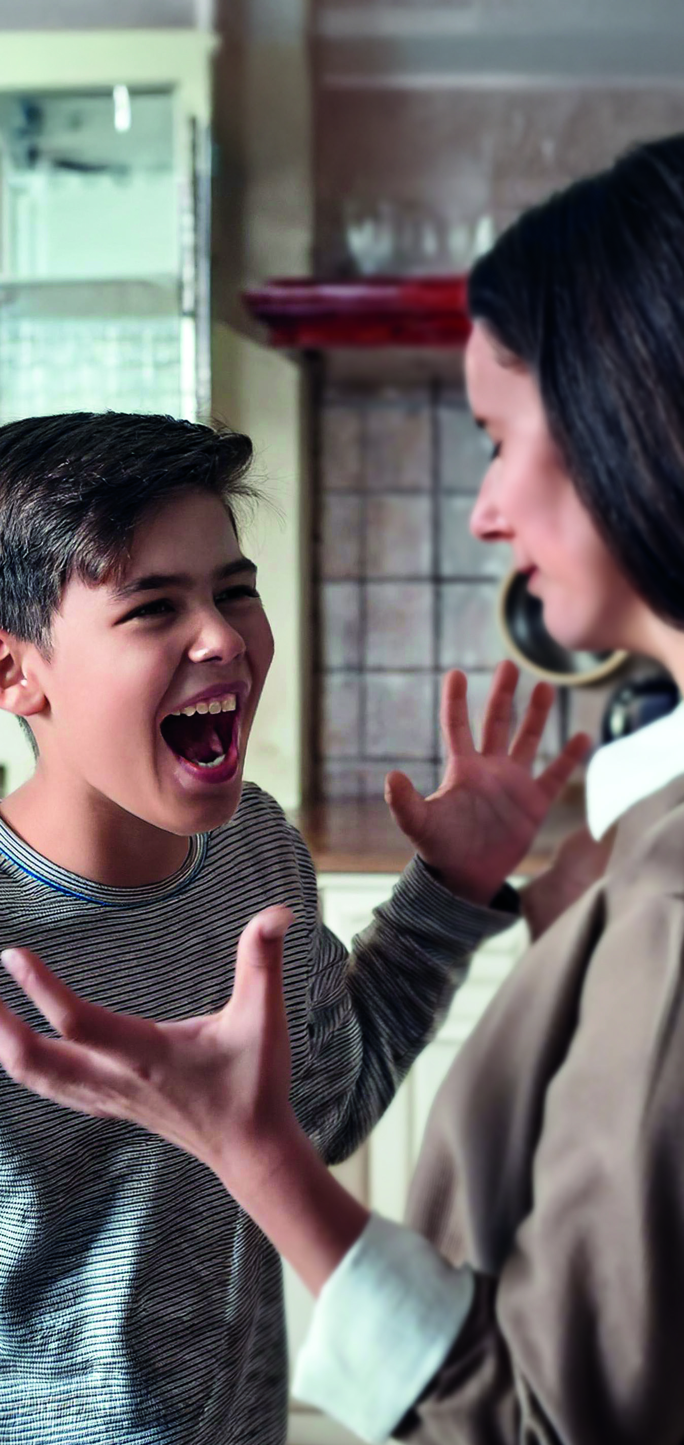 adolescente gritando a su madre