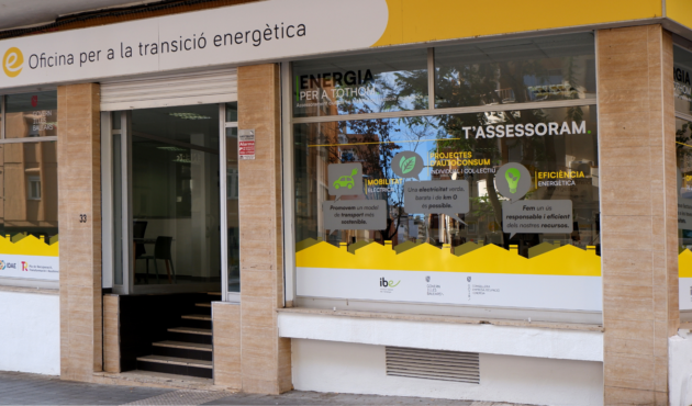 Façana de l'oficina per a la transició energètica (OTEIB)