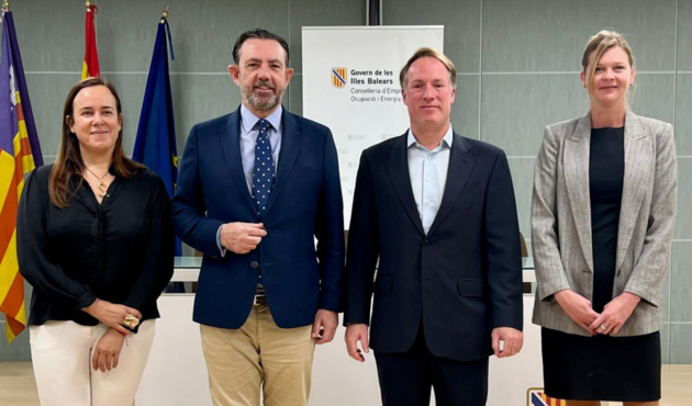 Alejandro Sáenz de San Pedro, ha presentat la iniciativa juntament amb la directora general d’Indústria i Polígons Industrials, Ingrid de la Fuente; el director general d’ISBA, SGR, Manuel López Araújo, i la gerent d’ADR Balears, Silvia Delgado.