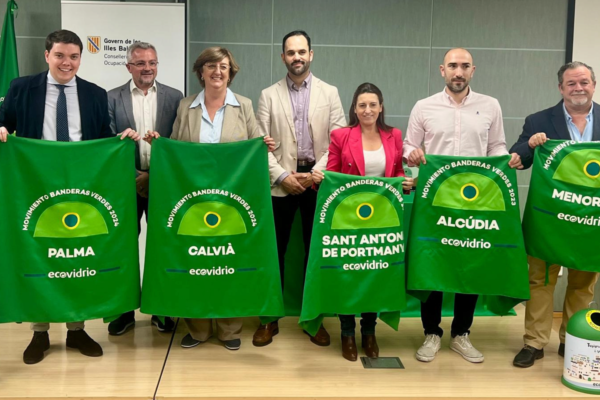 En aquesta convocatòria s’han implicat 2.500 establiments hotalers i 30 municipis, on s’han recollit més de 14.400 tones d’envasos de vidre durant aquest estiu  Alcúdia, el Consorci de Residus i Energia de Menorca, i Sant Antoni de Portmany han aconseguit revalidar el guardó