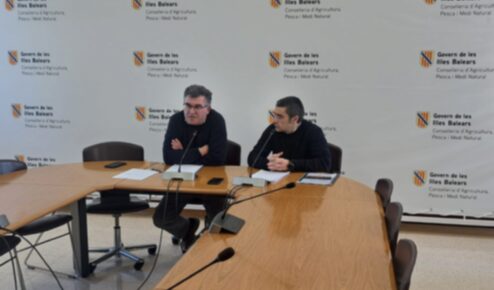 El conseller Joan Simonet, acompanyat del director general Joan Llabrés.