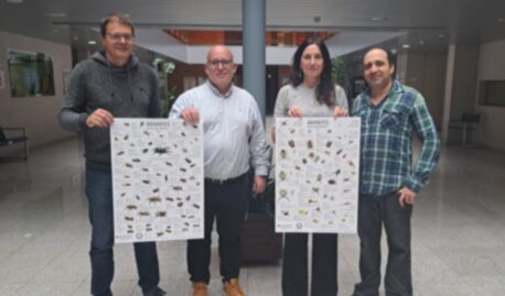 La directora general Anna Torres, acompanyada del cap de Servei del Protecció d'Espècies, Tomàs Bosch, i Xavier Canyelles i Guillem X. Pons.