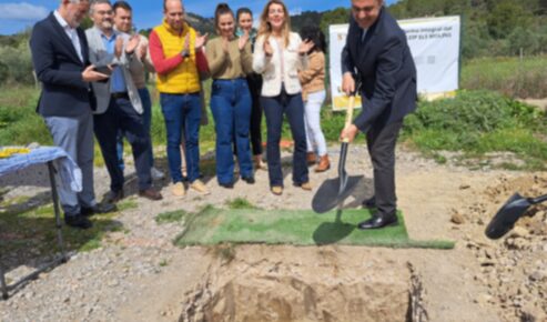 El conseller d’Educació i Universitats posa la primera pedra de l’ampliació del CEIP Els Molins, de s’Arracó