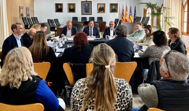 Imatge de la reunió amb afectats per Don Pepe.