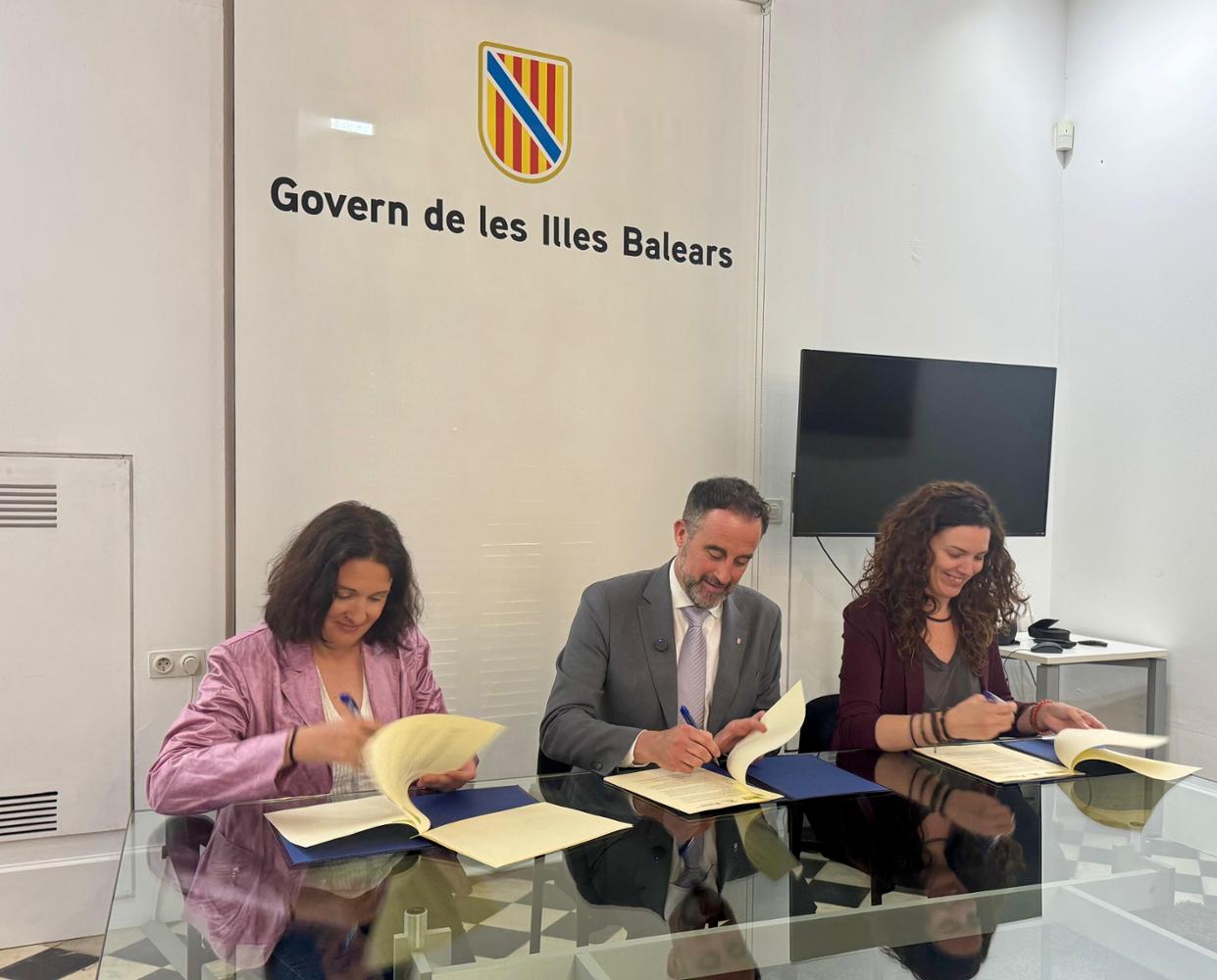 Imatge de la signatura del conveni