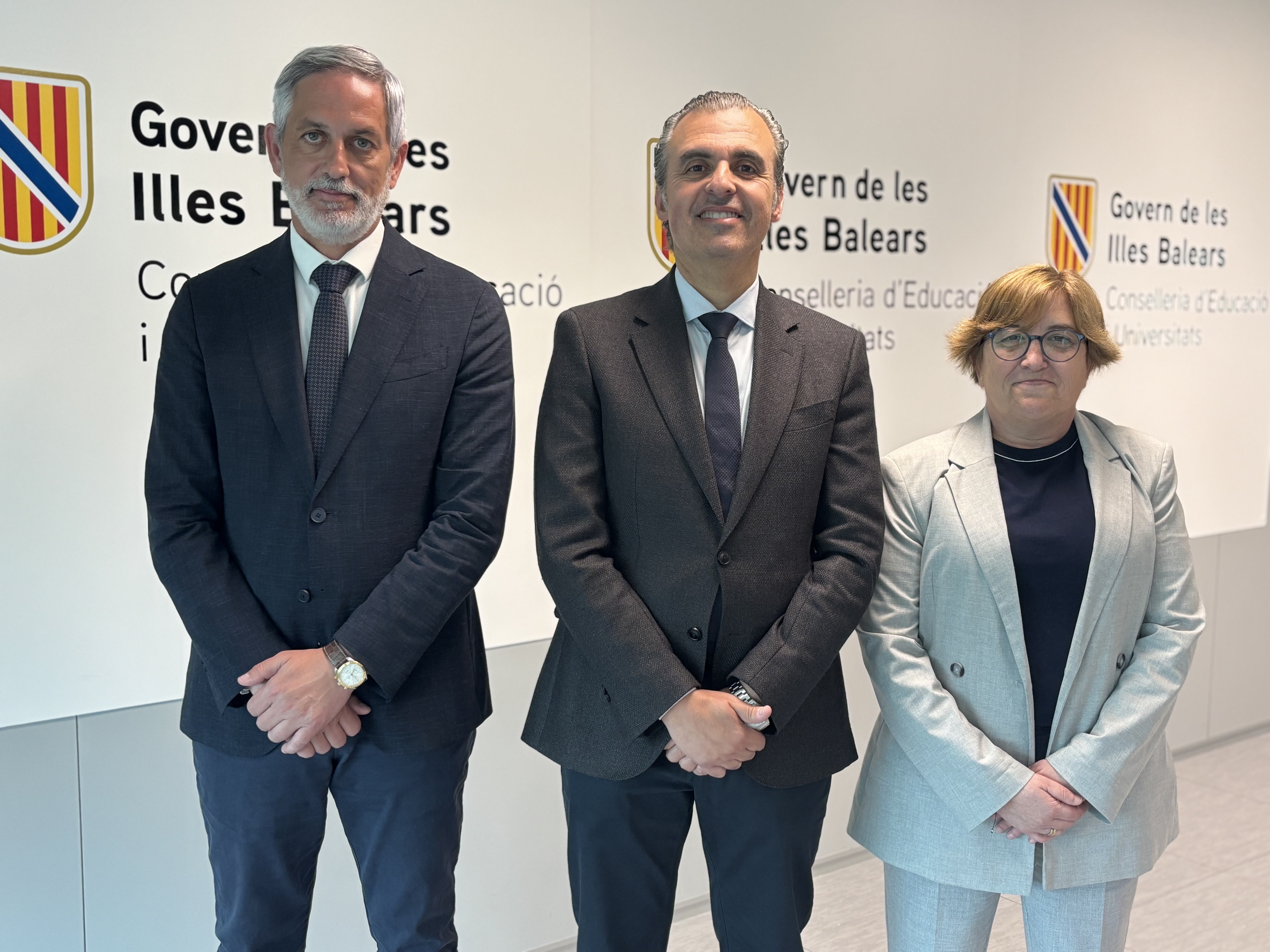 Educació prohibeix l’ús de telèfons mòbils a tots els centres sostinguts amb fons públics