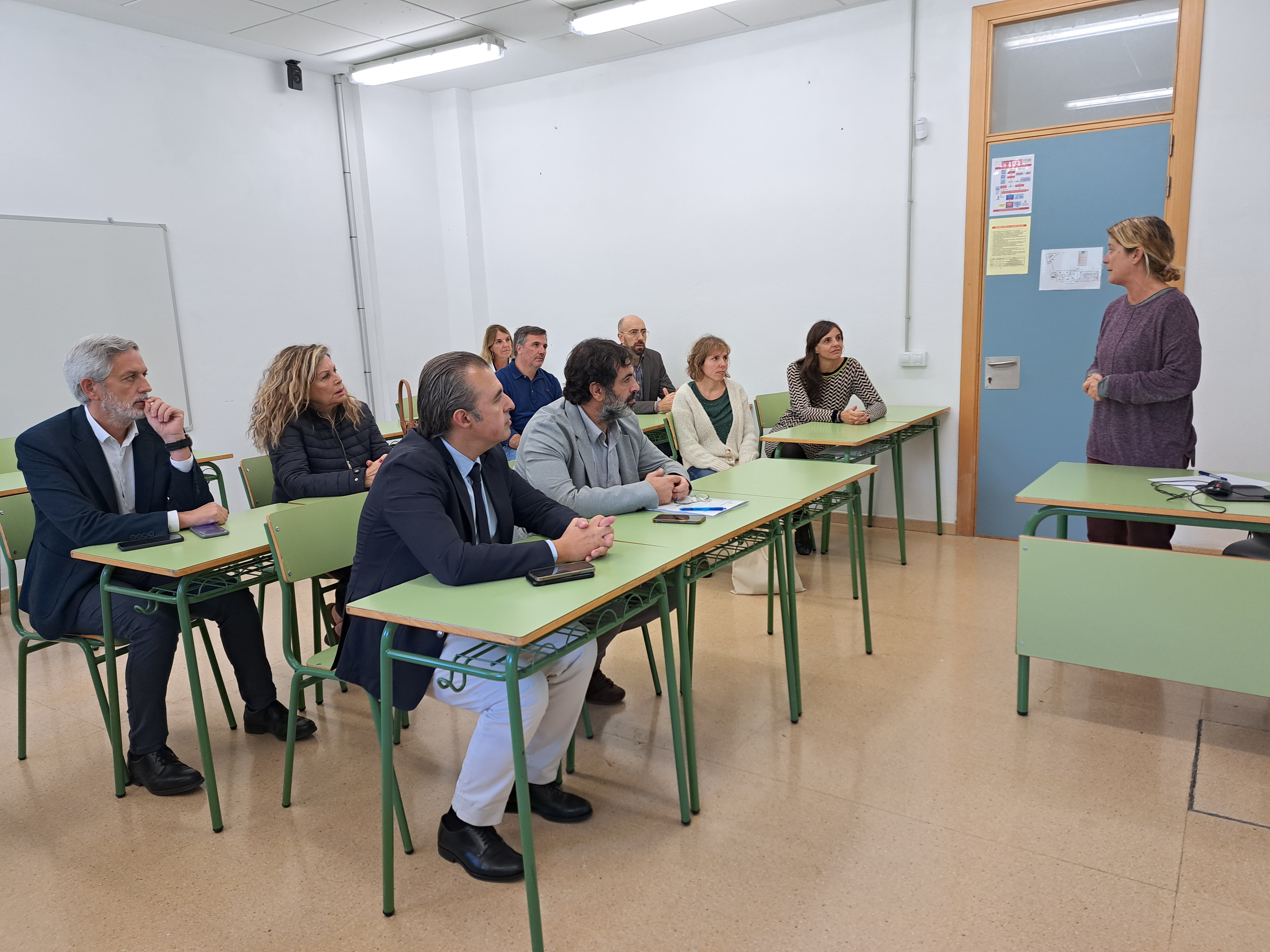 L'equip de la Conselleria d'Educació i Universitats, durant una visita al centre per presentar el projecte d'ampliació.