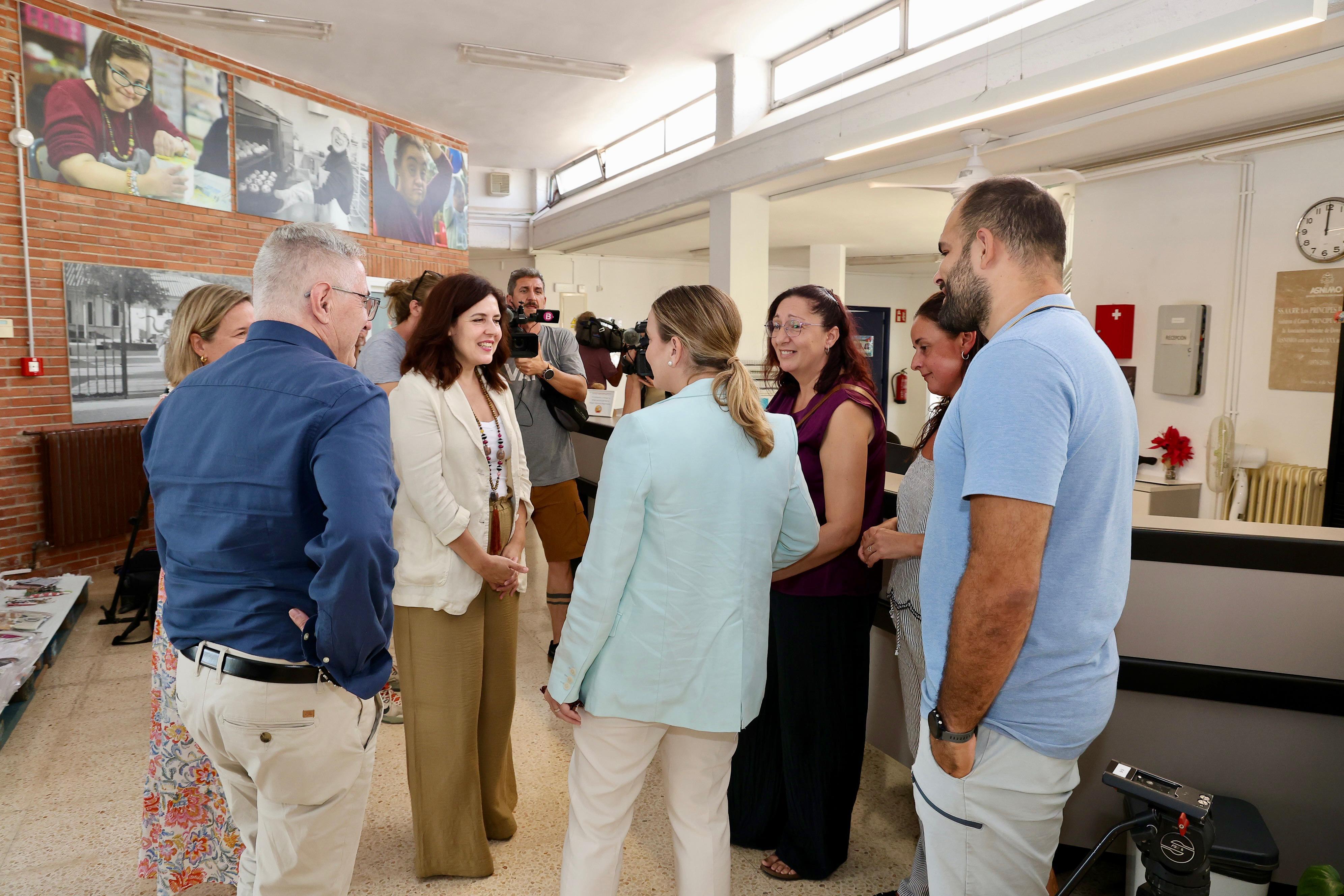 Margalida Prohens visita les instal·lacions d’Asnimo