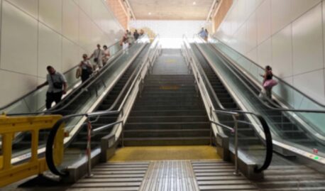 Imatge de les escales mecàniques de l'estació Intermodal.
